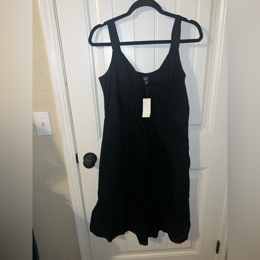 New with tags size medium gap black sleeveless dress
